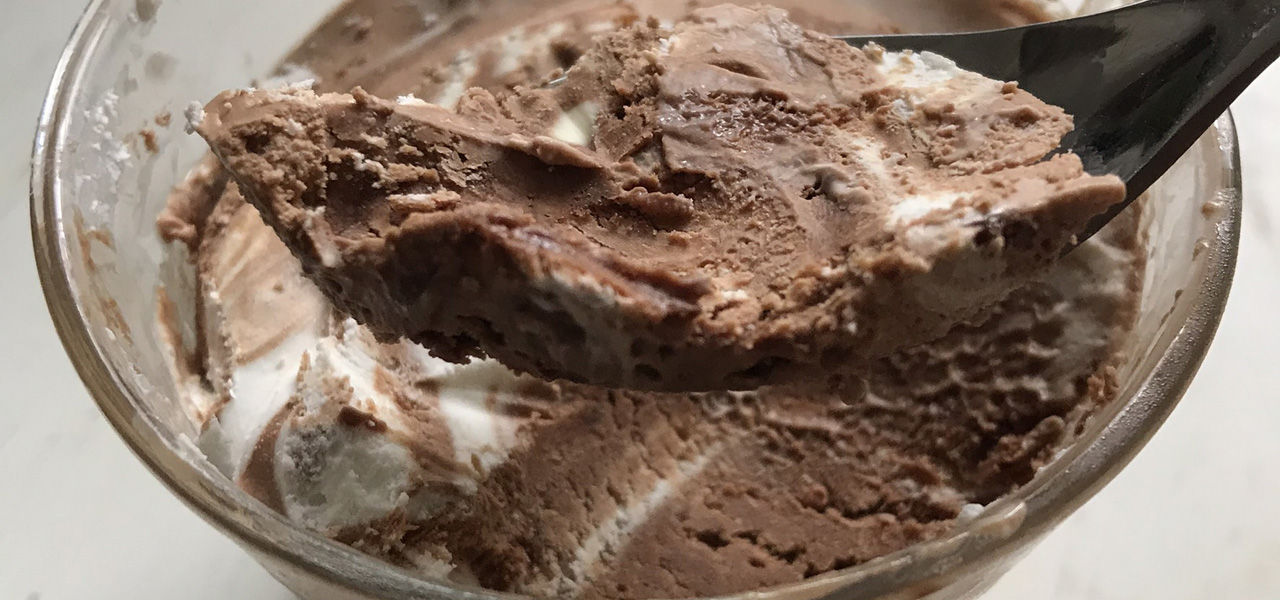 しっとり触感 アイスとケーキの良いとこ取り チョコレートアイス セミフレッド の作り方 Sueのブログ